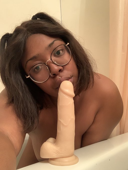 Good morning! Who wants some dildo sucking content on my #Onlyfans? Subscribe here to watch me get nasty<a href="/tag/onlyfans"class="tags"><span>#onlyfans</span></a>