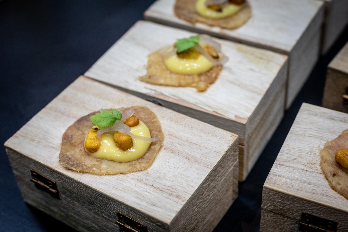 bculinary's tweet photo. CICLO #EXPERIMENTAL ROMPE LOS ESQUEMAS
ofreciendo una experiencia gastronómica basada en el viaje de la vida. Un viaje que en esta ocasión se ha realizado de manera inversa a través de elaboraciones que han representado las diferentes etapas de la vida:
#retosBCC #Learningbydoing https://t.co/sKcjkd6LBw