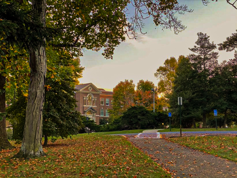 ETSUAdmissions's tweet photo. There is nothing quite like our campus in the fall. ππ
.
.
#fallfriday #gobucs #etsu #appalachia #smokeymountains #blueridgemountains #beautiful #collegecampus #college #leaflooking #fall #autumn https://t.co/FAP0jdKYZE