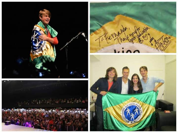 nandagarutti's tweet photo. Today marks the 9th anniversary of this awesome show in Brazil where I had the chance to meet and interview @hansonmusic and today I also celebrate 23 years as a fan. Not to mention it's release day of Perennial, an excellent album. Nov 6th is a special day. #HANSONPerennial https://t.co/UIJTDNOedr
