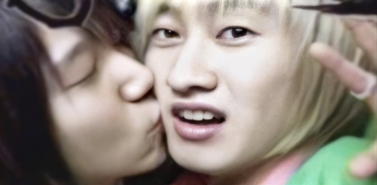 ●   sorry jewels but yesung did it first  #yehyuk @shfly3424 @AllRiseSilver