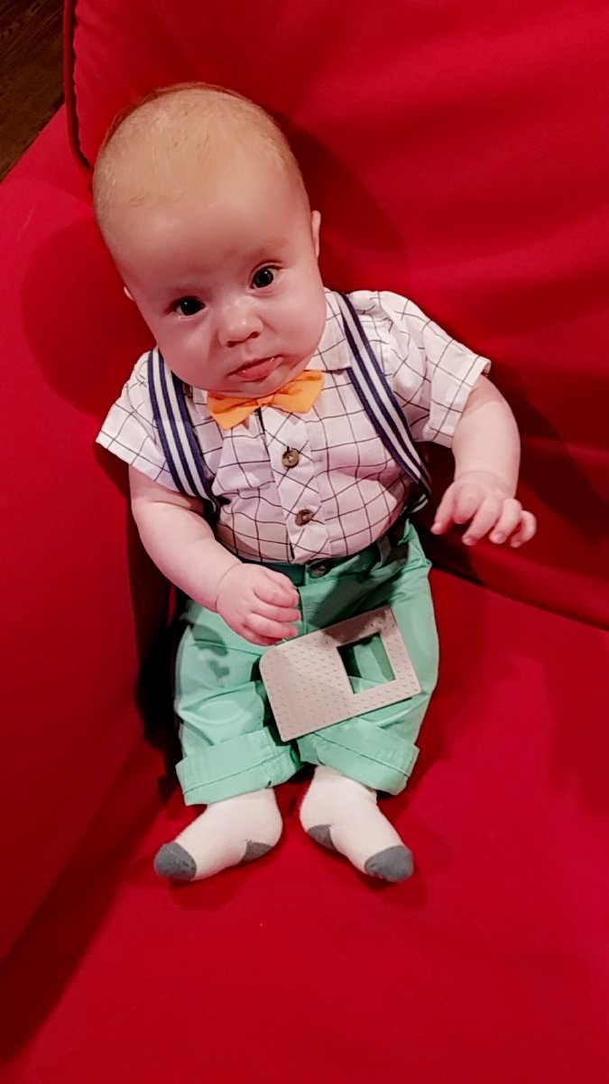 santorella88's tweet photo. I'm obsessed with my dapper baby π
#boymom #dapperbaby #babyboy #3monthsold #baby #babybowtie #mamasboy #babysuspenders #littleleo #imadedis https://t.co/21rhIeXbNq