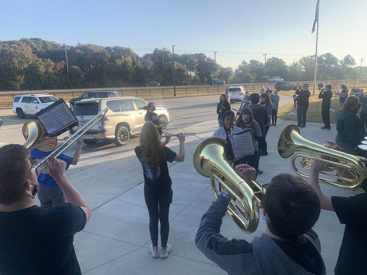 MusicOfBrock's tweet photo. We had a great time playing for @ElementaryEagle today! Go #MoB2020 and go Eagles! Let’s win tonight! #pride https://t.co/MIlMFI8P5A