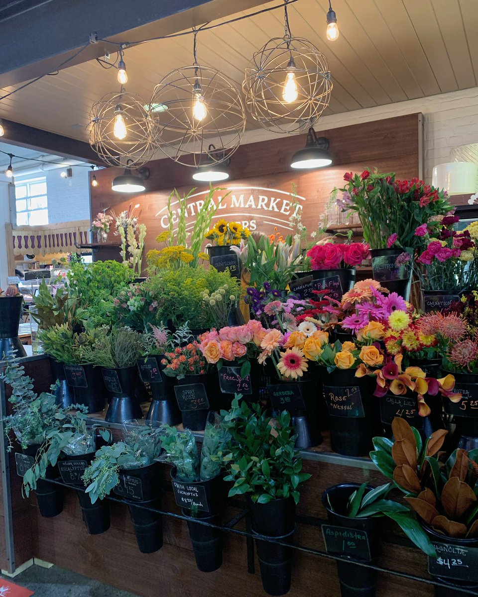 groundedblg's tweet photo. The Central Market is full of vendors selling everything from produce to hand crafted goods. One of my favorite vendors is this flower stand! So pretty and I love the colors #drexelfoodbloggers @craiglaban https://t.co/F10kZEvDui