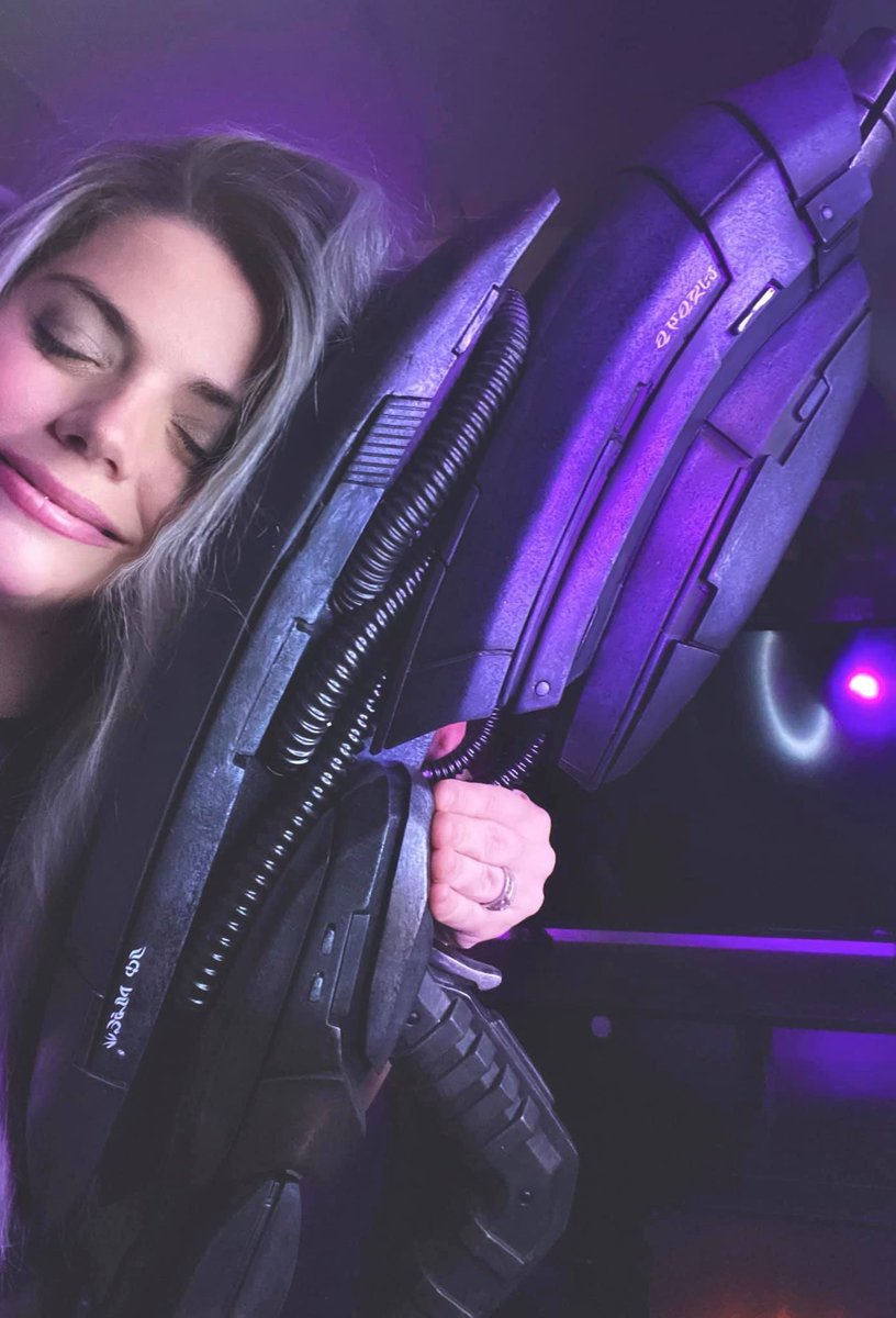 DirtyEffinHippy's tweet photo. Can confirm that Mass Effect fans should most definitely be up and early tomorrow morning. It's going to be Legendary 👀 https://t.co/yh15yhSOfG