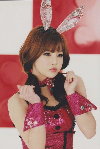 Starting with BORAM'S BEST ERA: BUNNY STYLE, Their iconoclast legendary Japanese single really higlights the kawaii allure that has characterized Boram since debut days, those MF PONYTAILS!!!! THE FAIRY BUNNY OUTFITS!!