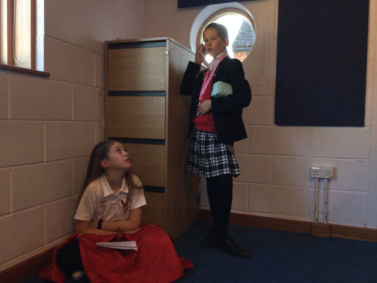PipersEnglish's tweet photo. #PipersYear7 are dramatising descriptive writing in #PipersEnglish with gusto. Bringing words to life on a Friday afternoon!
#PipersCommunity https://t.co/HWM1rmQzp5