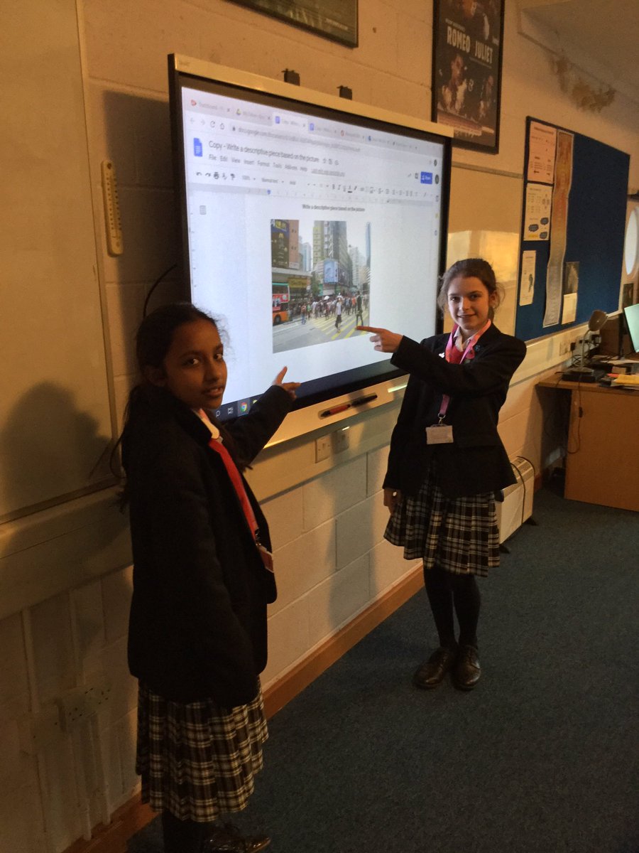 PipersEnglish's tweet photo. #PipersYear7 are dramatising descriptive writing in #PipersEnglish with gusto. Bringing words to life on a Friday afternoon!
#PipersCommunity https://t.co/HWM1rmQzp5