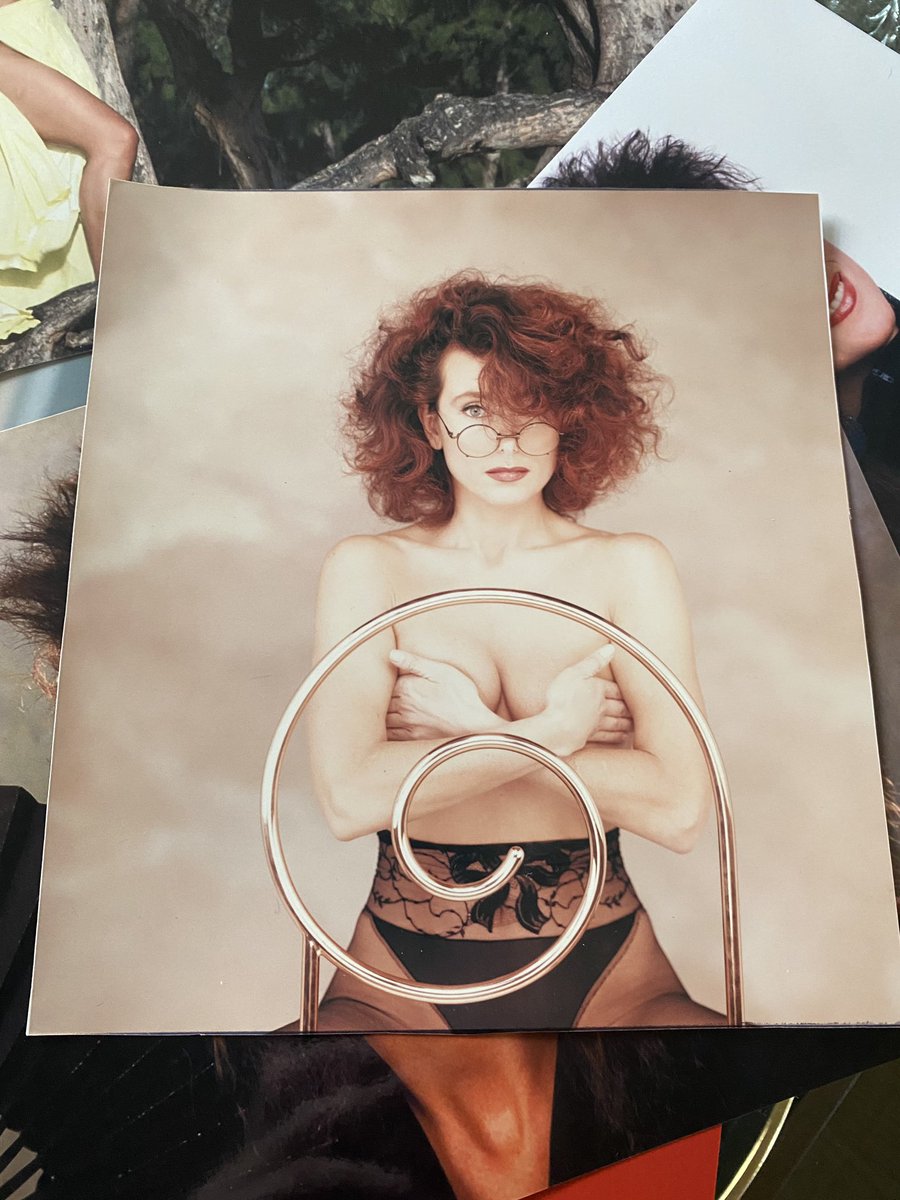 Julie_Pietri's tweet photo. En ce moment je mets de l’ordre dans mes souvenirs et je retrouve quelques pépites : un inédit pour le @luimagazine de mai 1990 par @patrickrouchon #parutionpresse #sexystyle #luimagazine #mai1990 #femme #photo #archive #inedit #photodart #loeilduphotographe https://t.co/frpVBCTEI5