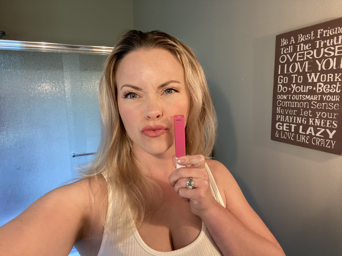 Biggest pet peeve: when the lipstick bottle doesn’t accurately reflect the lipstick color!  What’s your biggest pet peeve?!

#leahjustine #petpeeve #whatsyourpetpeeve #lipstick #girlythings
