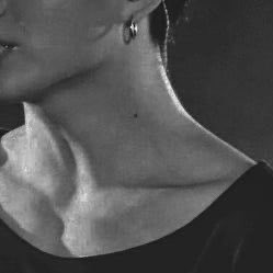 beautiful collarbones
