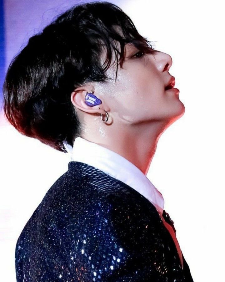 *calms down* side profile