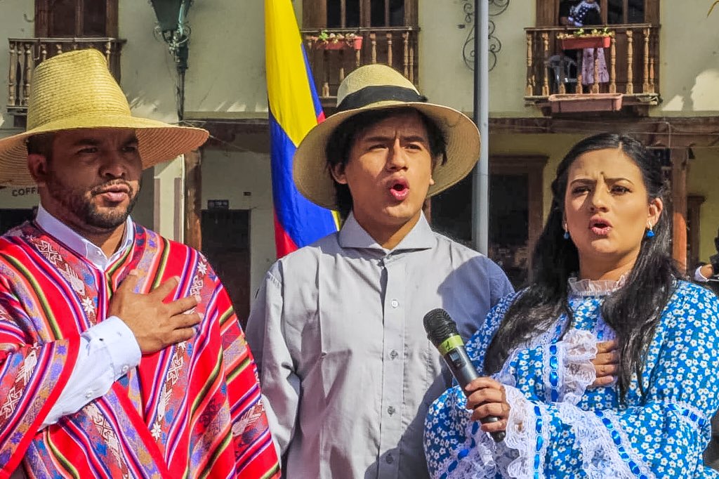 lorecostaj's tweet photo. Felicito a la compañía de teatro municipal Quimera, excelente puesta en escena y un soberbio trabajo actoral. 

Loja vive su bicentenario 
❤️💙💛💙❤️ https://t.co/j9xZWhX5X3