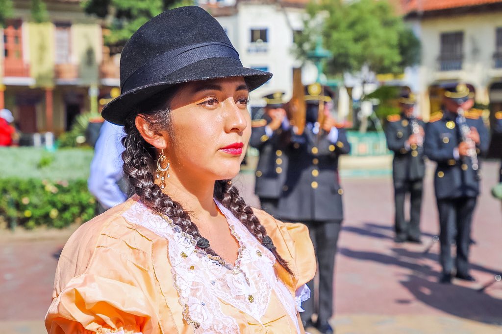 lorecostaj's tweet photo. Felicito a la compañía de teatro municipal Quimera, excelente puesta en escena y un soberbio trabajo actoral. 

Loja vive su bicentenario 
❤️💙💛💙❤️ https://t.co/j9xZWhX5X3