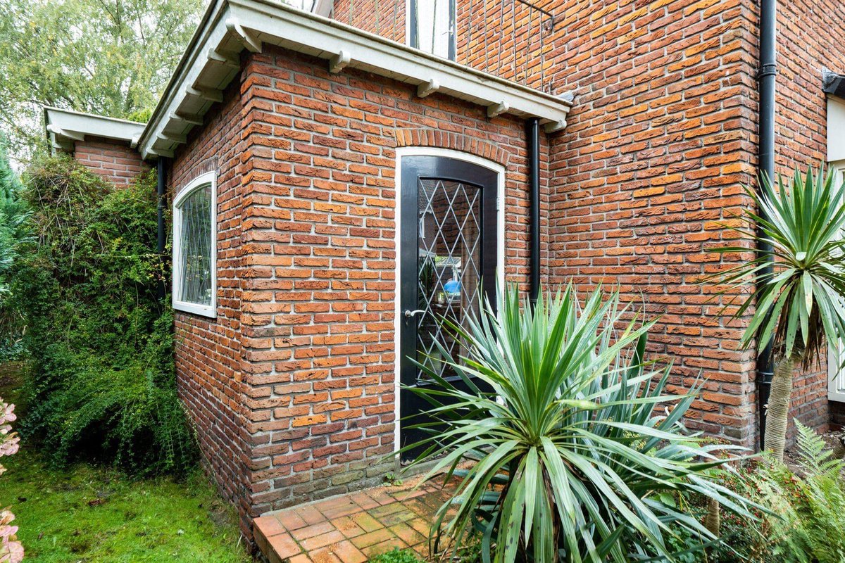 Prijsverlaging van een zeer markant vrijstaand woonhuis op een heel mooi plekje in Vriezenveen. 

Vraagprijs: € 349.000,- k.k. 
Op een perceel van 585m2 en een woninginhoud van 649m3.

Meer informatie? Check:
weghorstmakelaardij.nl/woning/vriezen…