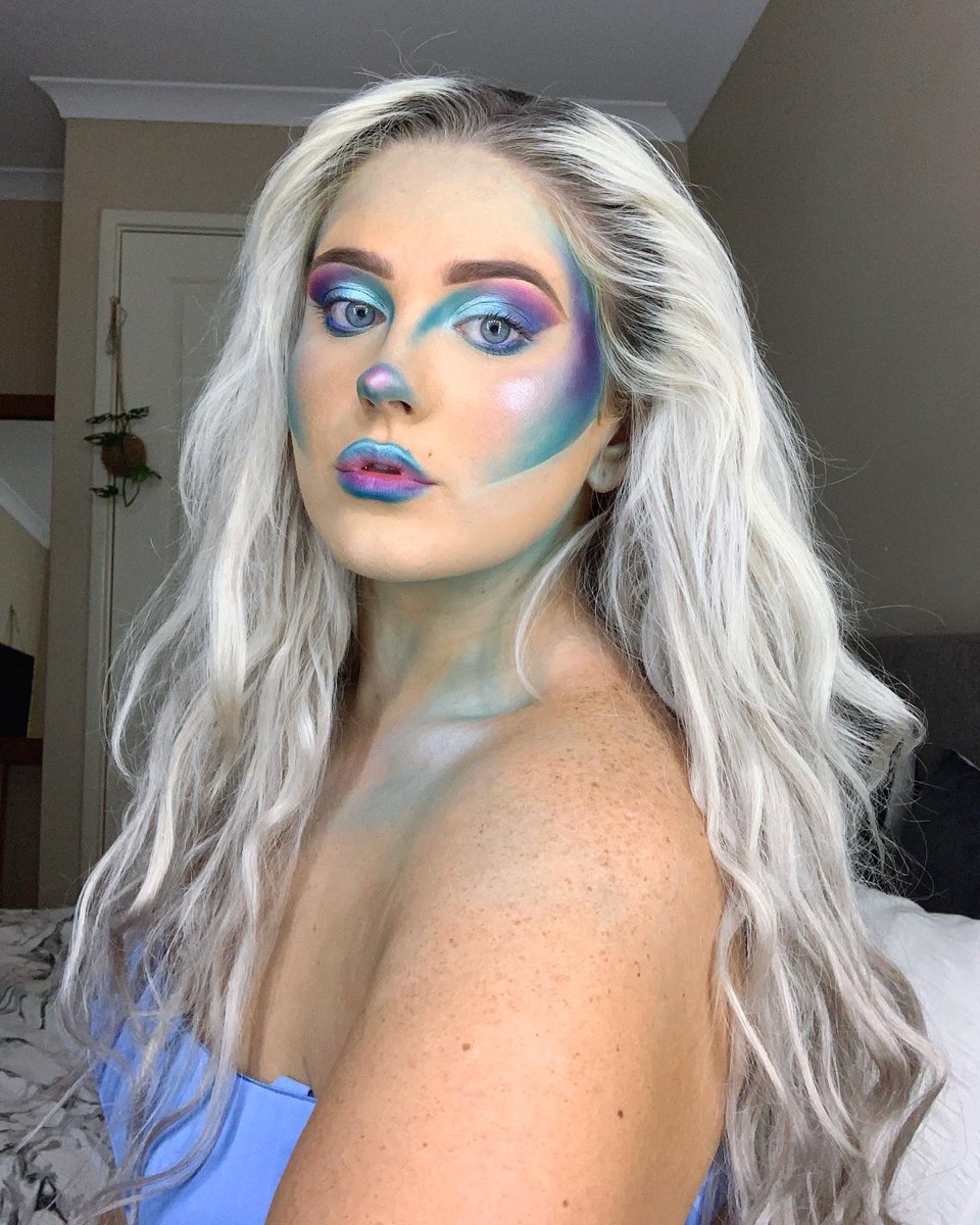 ellenpalandri's tweet photo. @jamescharles x @MorpheBrushes palette  doing the most https://t.co/ffgn3sU6uZ