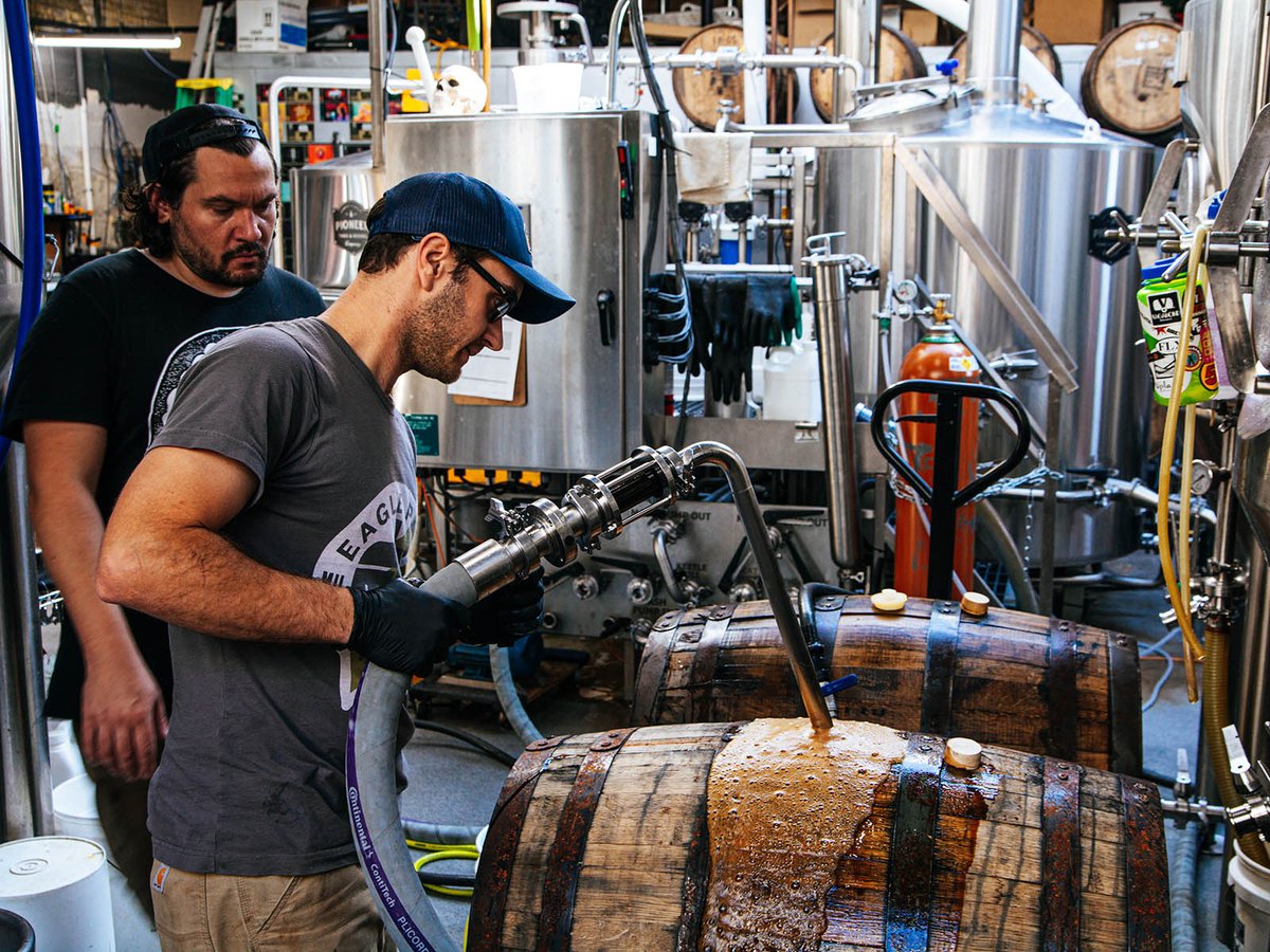 For the first time, Eagle Park has both special beer &amp; spirits for Black Friday <a href="/EagleParkBeer/">Eagle Park Brewing</a> <a href="/Eagle_Park_Jake/">Jake Schinker</a> <a href="/eagleparkspirit/">eagleparkspirits</a> @mkebeerradar <a href="/WiBrewersGuild/">WI Brewers Guild</a> <a href="/HorusAgedAles/">Horus Aged Ales</a> dlvr.it/Rl7kdx