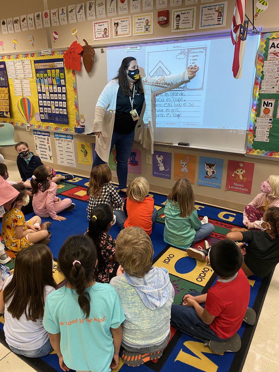 johannajparker's tweet photo. @ManteoElem #DareDualLanguage Scholars working hard this morning! ✨ #HappyFriday https://t.co/lffAGQ4x9m