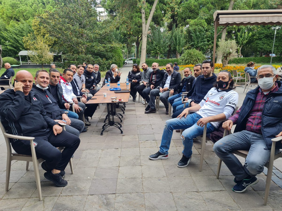 bjkdernekleri's tweet photo. Ülkemizin dört bir yanından üye derneklerimiz ile #İzmirİçin bir aradayız.Birliğimiz tarafından temin edilen ihtiyaç malzemelerini İzmir Vali Yardımcımız Cemil Özgür Öneği eşliğinde koordinasyon merkezine teslim ettik.
1903 Bjk Dernekler Birliği https://t.co/qYrjV76VYj