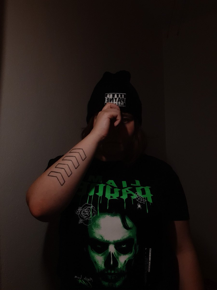 maribrekker's tweet image. so my #TheLPShow act 3 halloween special merch is finally here 🎃♥️👻 i feel very emo but i absolutely love it. thank you for the amazingly designed merch and the amazing show @LiamPayne !! i'm so proud and grateful.