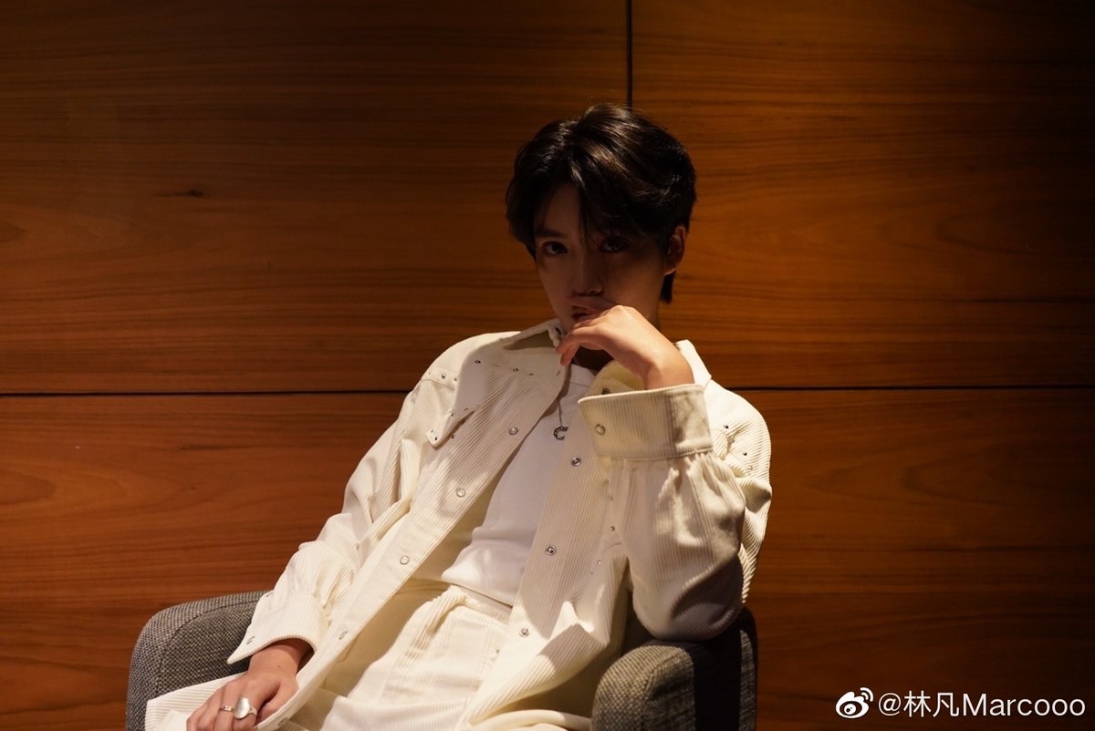 TOVarchive's tweet photo. 06th November 2020 | 2138 CST

Weibo update: 林凡Marcooo
"#爱豆能量���# ⛽️蓄电.😼😼😼😼😼😼😼"

"#爱豆能量月# ⛽️power storage.😼😼😼😼😼😼😼"

#TOV #LINFAN #林凡 https://t.co/DeowdafhoN