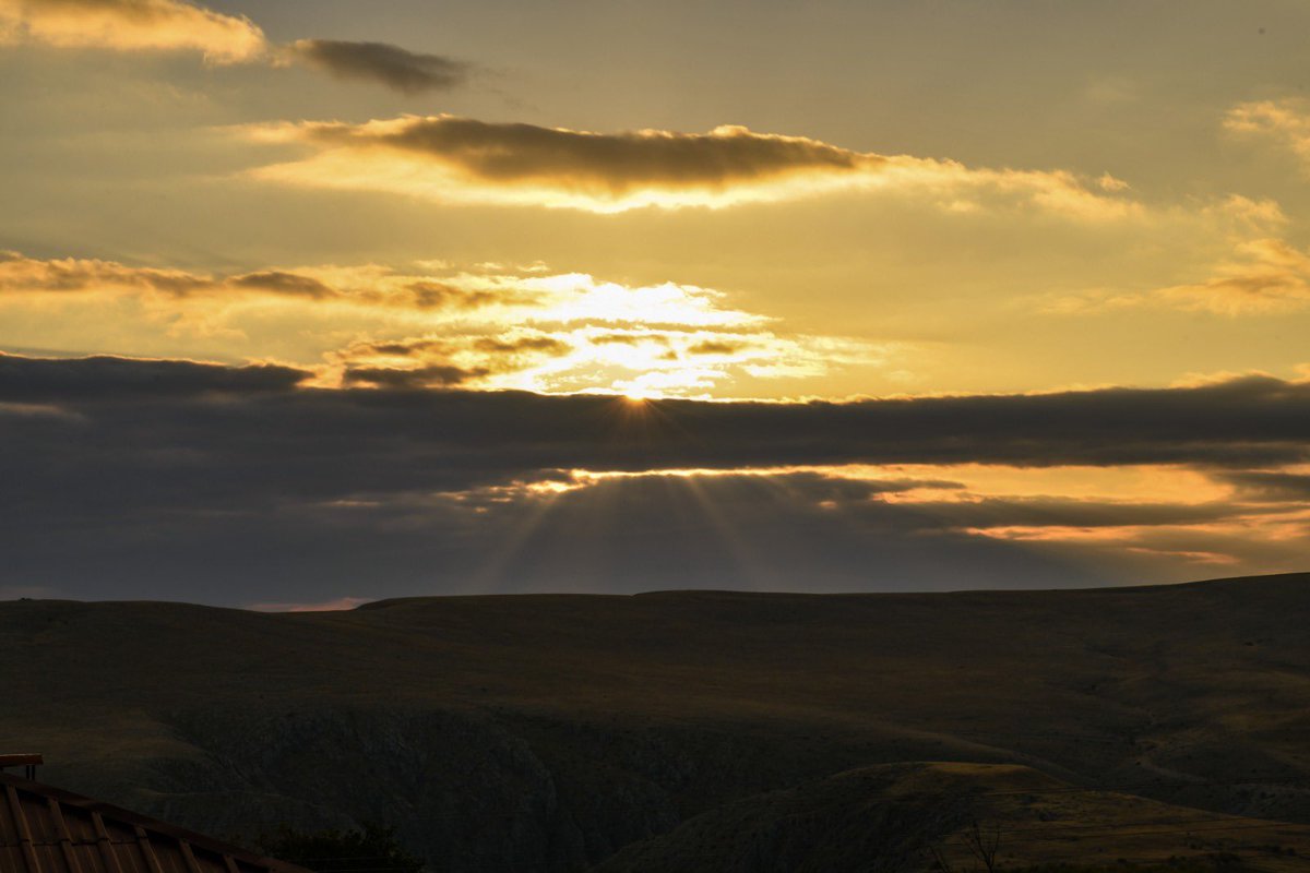 MehmetGurbuzOrg's tweet image. 📷 Şehrimizin her köşesi ayrı güzel.

#Uncular #Armutsuyu #GünBatımı #Kayısı