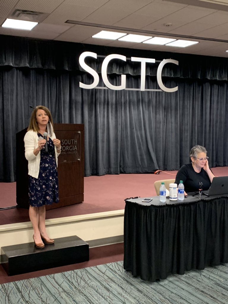 tgbarrett6's tweet photo. Tools You Can Use Tomorrow with @lesliefisher. Soooo excited to have Leslie in South Georgia sharing so many amazing techie tools with our educators! @ChattflintRESA @southgatech #flipgrid #wakelet #immersivereader #teachersrock https://t.co/5agC7gMn8a