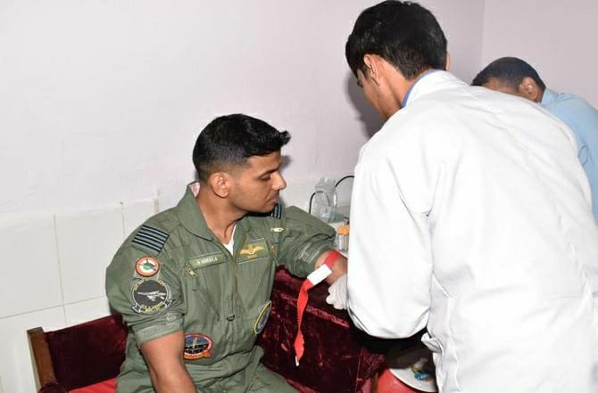 MazedSpace's tweet photo. 4 Indian astronauts training in Russia is almost done and now will return to India and train in Mumbai, Pune and Bangalore's Indian Air Force's training academy.

#ISRO #Space #nasa #NASA #Sacex #gaganyaan #astronauts https://t.co/yZDxX6f1kc