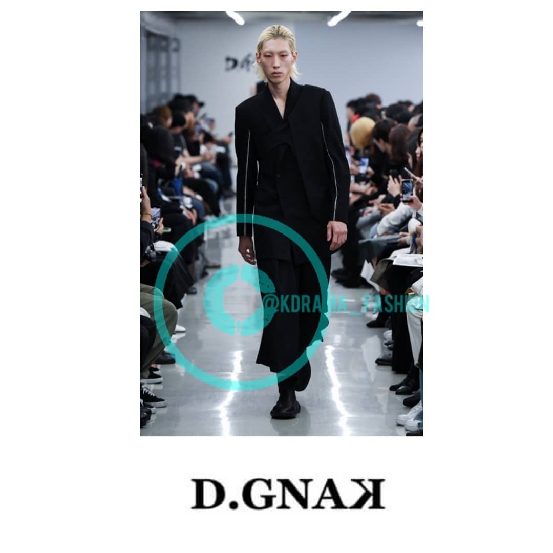 kdrama__fashion's tweet photo. Lee Dong-Wook wore D. GNAK 2020SS Collection in Tale Of The Nine Tailed Episode 10.
#leedongwook #이동욱 #구미호뎐 #드라마패션 #디그낙 #DGNAK #taleoftheninetailed #leedongwookstyle #leedongwookfashion #taleoftheninetailedfashion https://t.co/8DoMjbewle