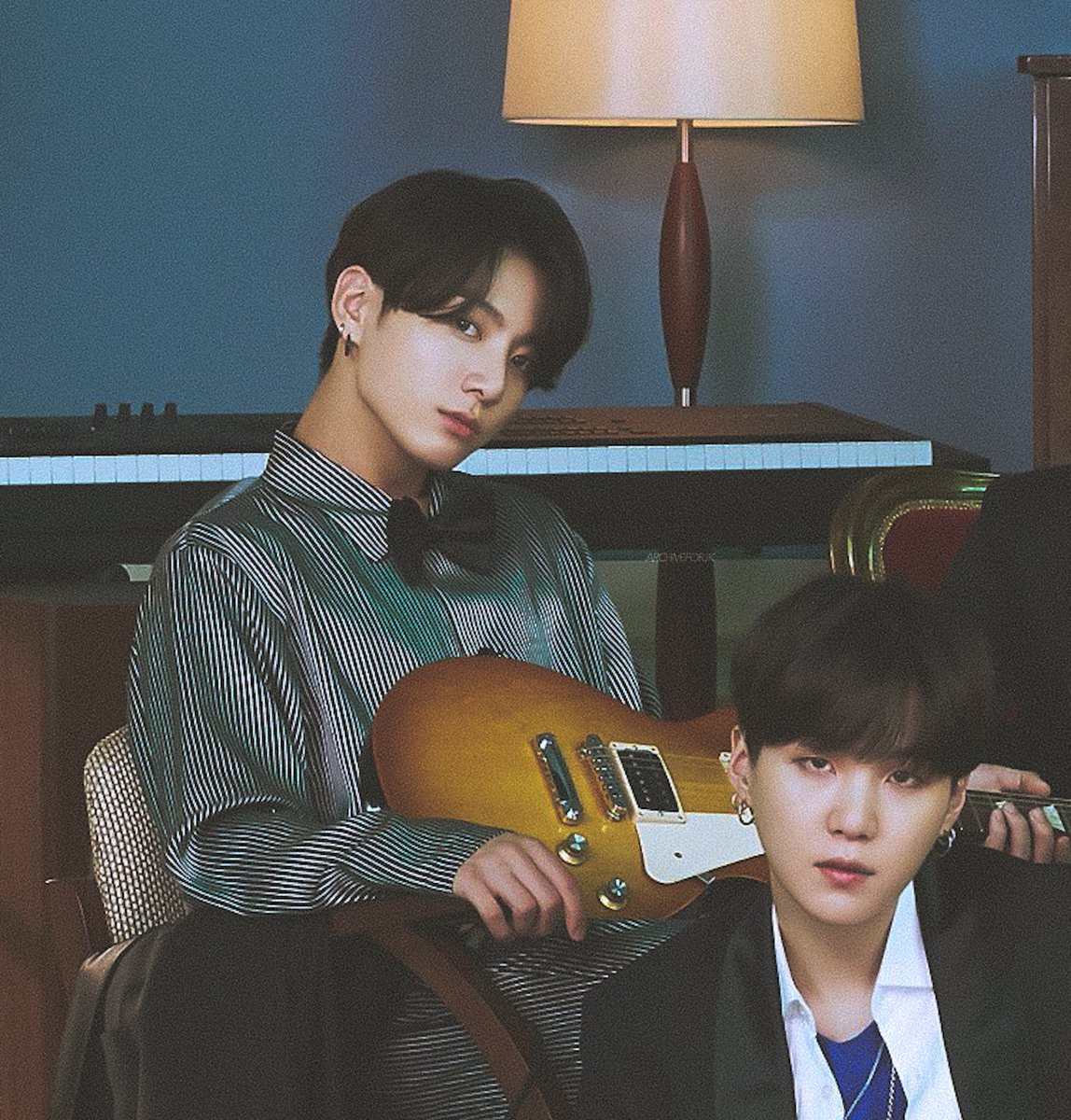 archiveforJK's tweet photo. we're really getting guitarist jungkook https://t.co/SBxR9eN2fU