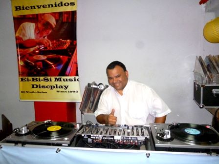 Djvinilosalsa's tweet photo. #6Nov Hoy al final de esta tarde del viernes 6-11-2020, #tbt Refrendo todo el camino recorrido en pro del compartir y dar alegría en cada presentación directamente desde el Vinyl, un concepto único LP. Imagen Tasca Longa,año 2010
#DjJaimeGuanipa #since1982
#Caracas - #Venezuela https://t.co/RqdXcE66aW