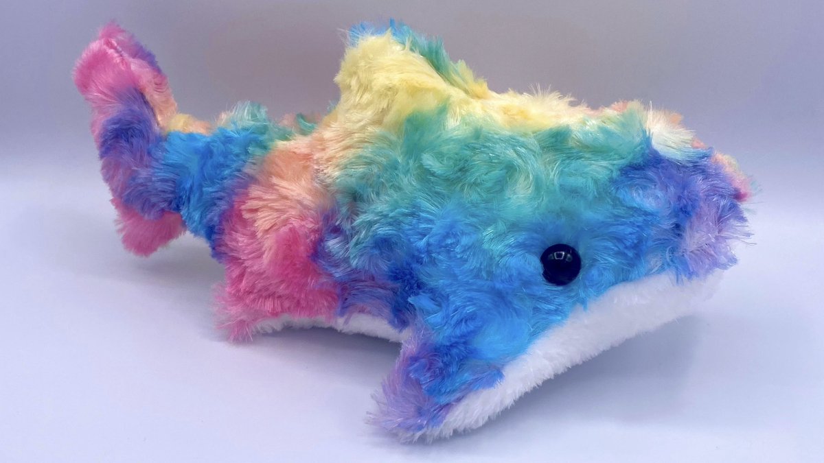 SunlitSoul_'s tweet photo. 🌻 GIVEAWAY 🌻

These fluffy shark plushies received so much love this week so I’d love to give one away. Win any colour you’d like! 

- follow &amp; retweet (no quote rt)
- tag a friend (or me) 

Open internationally! Have a great day 🥰 https://t.co/bhysyUBqGs
