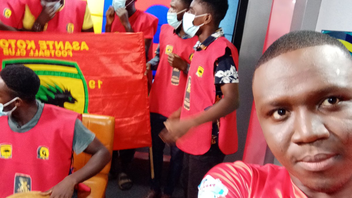 Muftawu_Nabila's tweet photo. We are about 15 minutes to go live @JoyNewsOnTV with #JoyGPLPrimer, but the studio is already on fire. @JoySportsGH https://t.co/Qjd6mCkFrq
