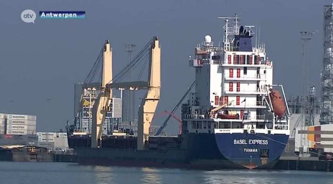 atvbe's tweet photo. 'Horrorschip' Basel Express verkocht #atvbe #baselexpress #haven #horrorschip #spookschip #Antwerpen 
https://t.co/PhakjvaAPG https://t.co/OzY2epfbCy