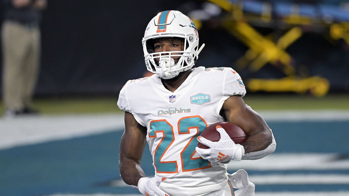 SSMiamiDolphins's tweet photo. Matt #Breida to miss Sundayβs game as #Dolphins' tailback corps dwindles further https://t.co/9au2OssPY5 https://t.co/MxteV2zCZg