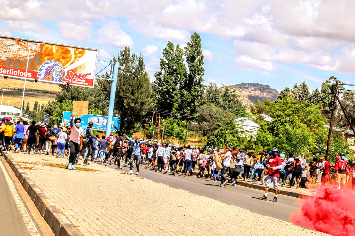 dendenladyy's tweet photo. #BachaShutdown #Lesotho #bbcnews #sabcnews #eNCA 2020 #DemandAccountabilityNow https://t.co/YljdidBU5b