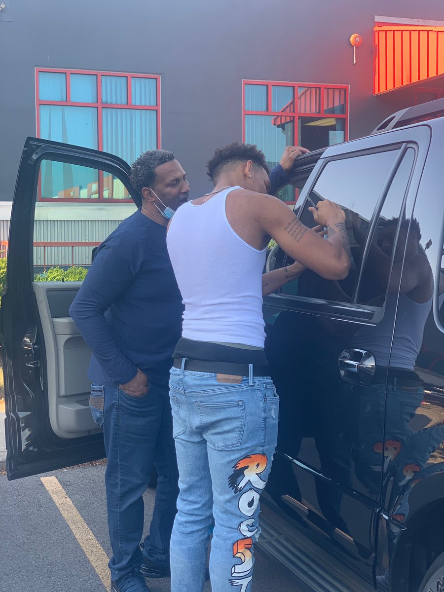 raphotk's tweet photo. First video today the vibe was so inspiring😭😭😭 got soo much love from so many random people and was honored to sign my first autograph 😭😭😭 ROC5TAR SHXT!!!!  imma make my momma proud. YOU MAY NOT BELIEVE ME NOW BUT YALL GOING TO SEE❤️❤️😭 https://t.co/gx9iKjQCbr