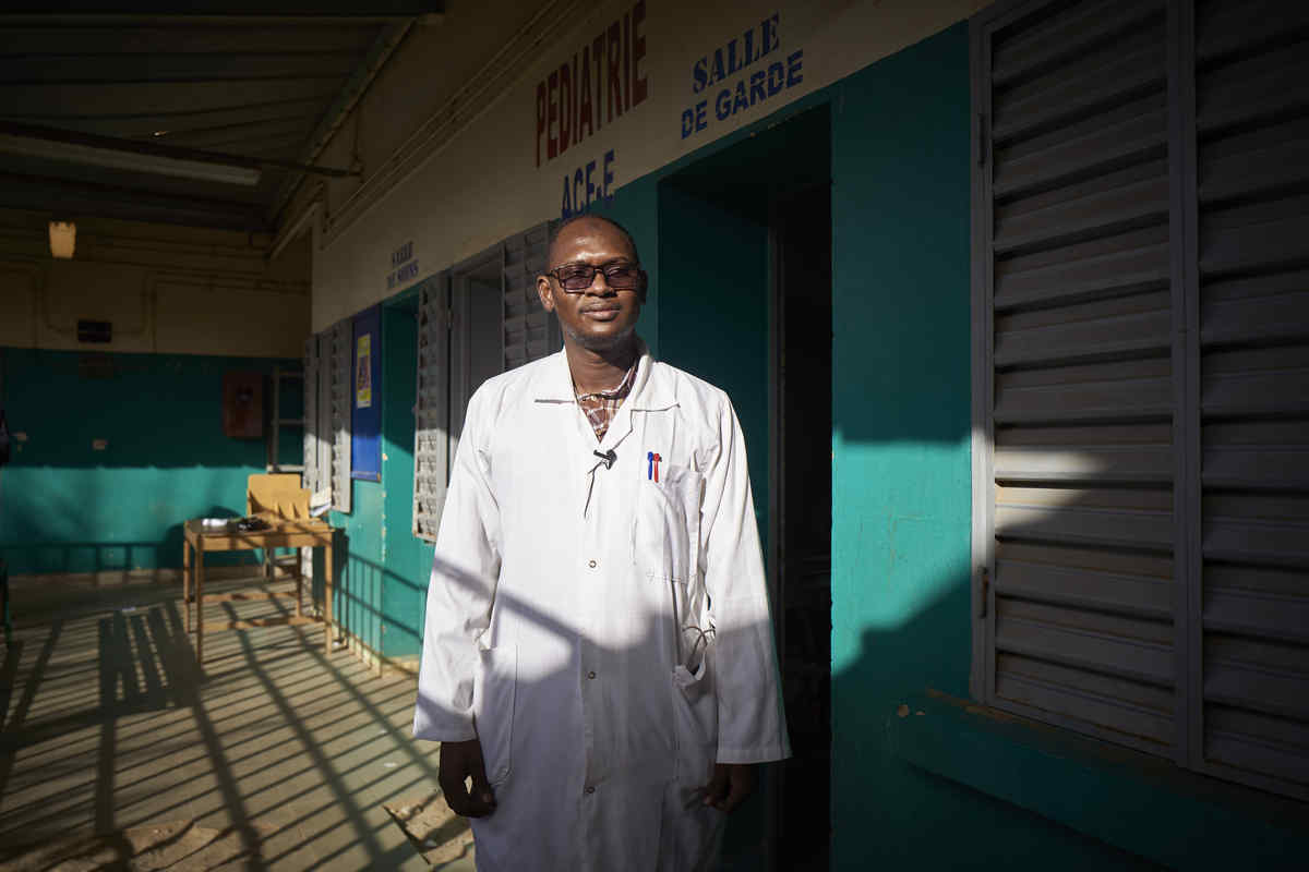 UN's tweet photo. "Saving children is what matters to me. This is what makes my day, every single day."
-- Dr. Issiaka Toure treats children with severe acute malnutrition in Sahel.

Read his and similarly powerful stories from @UNOCHA:  https://t.co/DaUjWlAdqJ https://t.co/0CDtN89F1e