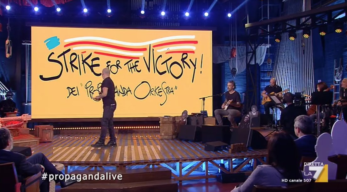 welikeduel's tweet photo. Strike of victory. La #propagandaorkestra interpreta la predicatrice Paula White

#propagandalive https://t.co/OBFuIQH8Qc