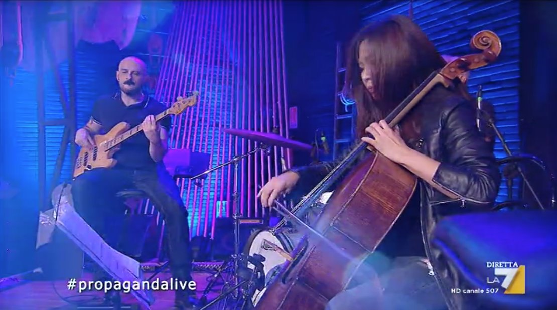 welikeduel's tweet photo. Strike of victory. La #propagandaorkestra interpreta la predicatrice Paula White

#propagandalive https://t.co/OBFuIQH8Qc