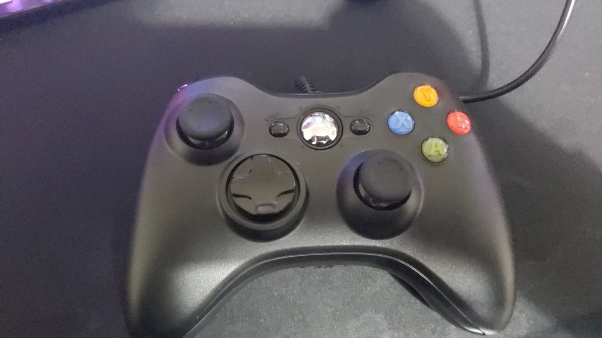 YT_Trxcker's tweet photo. Xbox 360 controller UNDEFEATED https://t.co/LABEbpywZE