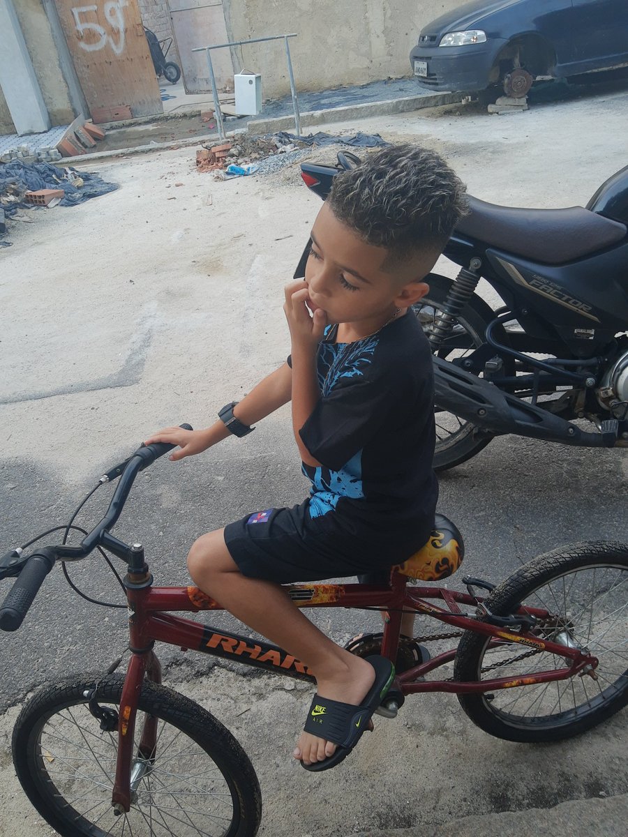 MApronta's tweet photo. Lançei o Reflexo , cabelin na régua 📏✂️📏💈✂️💈
Sextou bora dar um rolê 🚴🙅💨 https://t.co/20rK8VKiNO