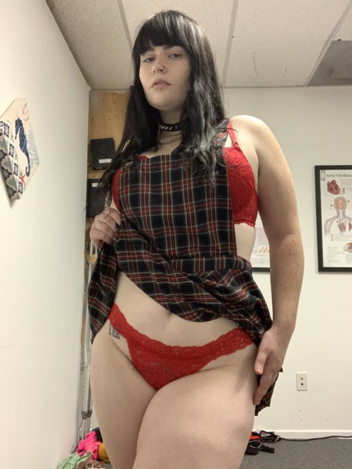 Switch Cece 🔪⛓ Fansly Pocketstars - My birthday is in four days on November 10th... treat me? 🖤 Venmo: @ cece-lachey 🖤 Cashapp: $cecelachey https://t.co/CBBridL5nh