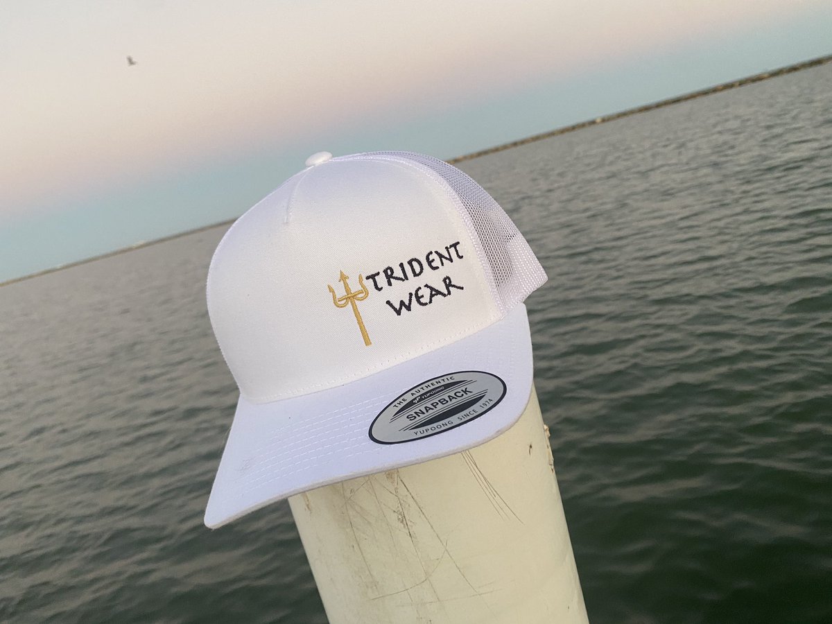 TridentWear's tweet photo. We’ve got both black and white hats in stock at 25$ each. They’re perfect for a day on the water, hanging out with friends. Rock out trident gear today! Message us for details on here or our Instagram page (link in bio). As always we appreciate your businesses! #tridentwear https://t.co/LydweJpLd6