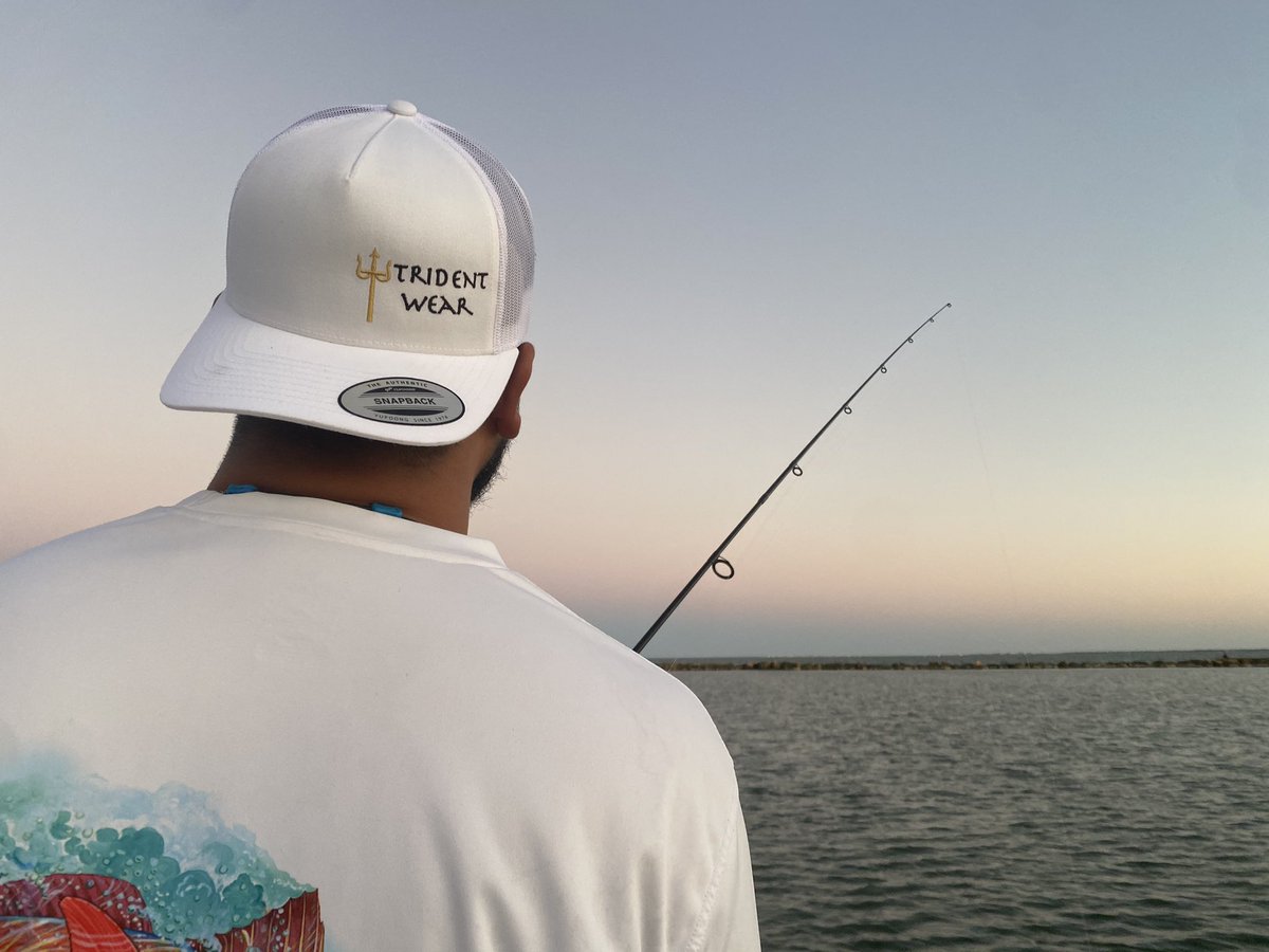 TridentWear's tweet photo. We’ve got both black and white hats in stock at 25$ each. They’re perfect for a day on the water, hanging out with friends. Rock out trident gear today! Message us for details on here or our Instagram page (link in bio). As always we appreciate your businesses! #tridentwear https://t.co/LydweJpLd6