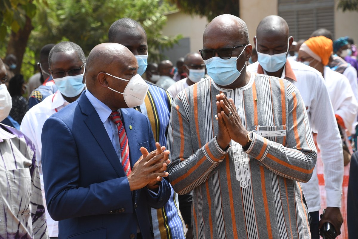 The President of Burkina Faso and the Prime Minister visited WAHO Headquarters 5 November, 2020. He was accompanied by members of the National Assembly and members of government.
