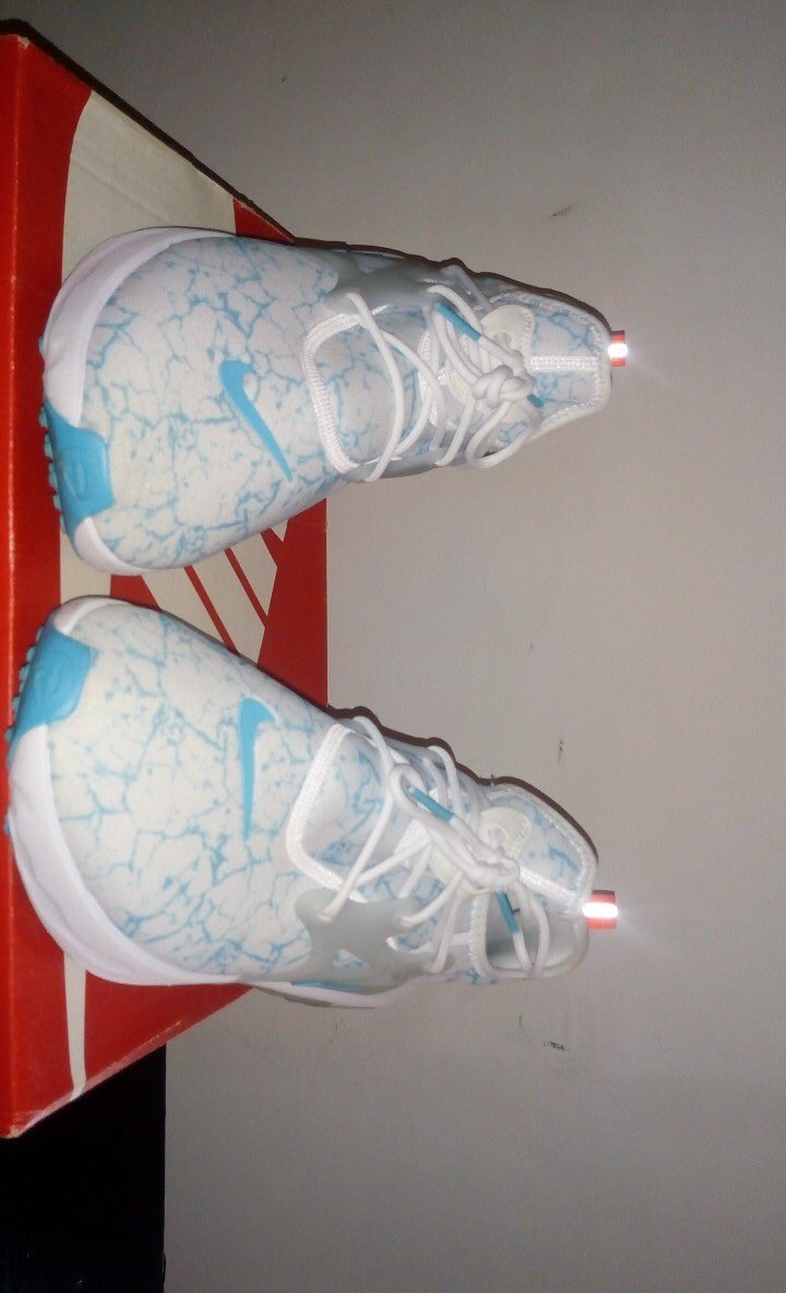 freudfuentes8's tweet photo. New sneakers 🥵🔥🥵
#nikereactpresto https://t.co/vYZqGIp06e