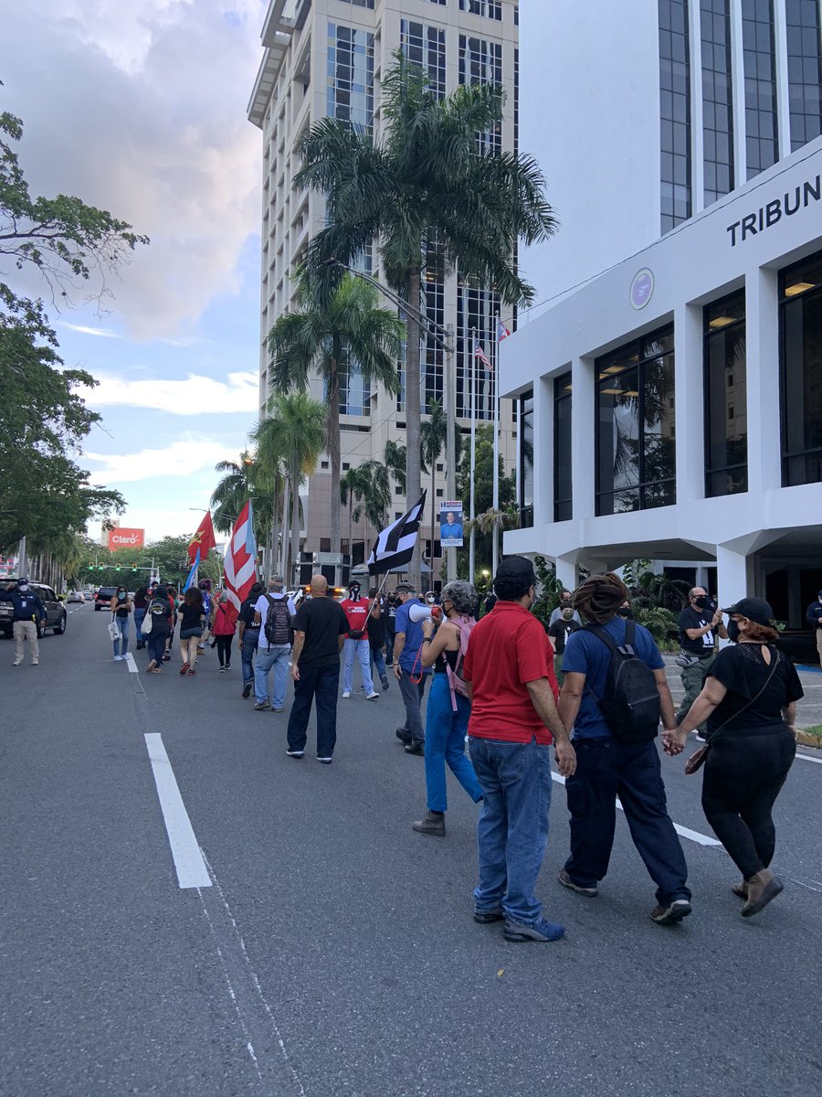 MyrnaConty's tweet photo. Únete al piquete en contra la JCF. Aquí con nuestro Senador @bernabemvc #FueraJCF @RLSenadora @mariluguzmansj @MarianaNM2020 @evapradospr @VictoriaPorPR @josebernardo_pr @mrbanchs @RosaSegui2020 @YamiraColonRosa @ColletMvc @MaritzaMaymi @riverasaniel @radioislatv @yovelezarcelay https://t.co/ZSB4cPXzNR