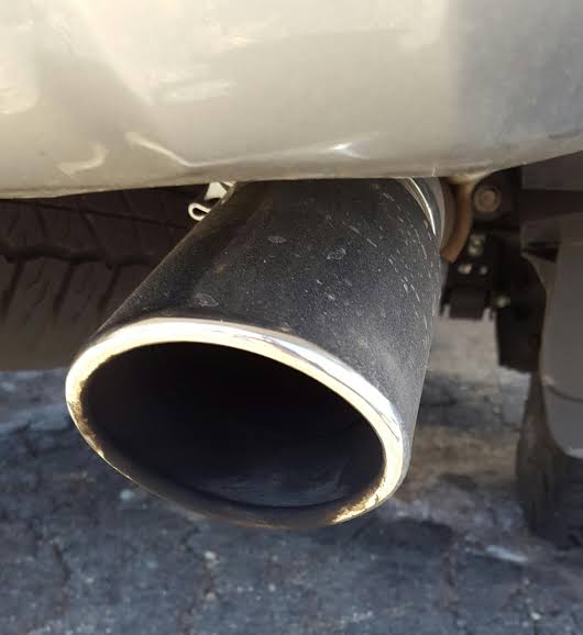 6. STARTING THE CARBefore starting, stick a finger in the exhaust & rub the inside quickly. black soot-like substance is normalYou shouldn't get a wet oily residue. This indicates the car is burning oil. Dark oily spatter on bumper around the exhaust indicates the same1/3