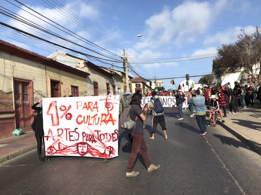 daniel_nunez_a's tweet photo. COMENZANDO la marcha por la cultura en #LaSerena...#SialaCultura
#NoalRecorteEnCultura https://t.co/agl4GhyBpv